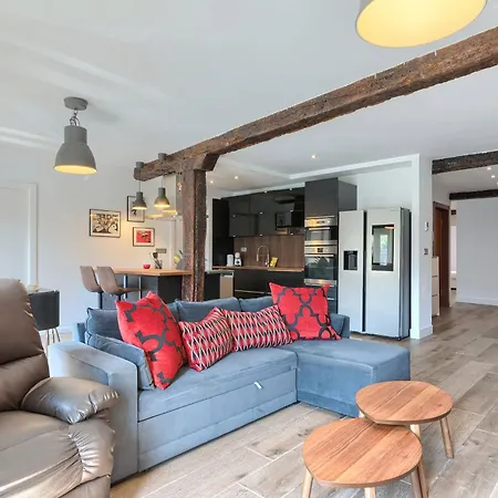 19th Comfort Flat By Next Stop