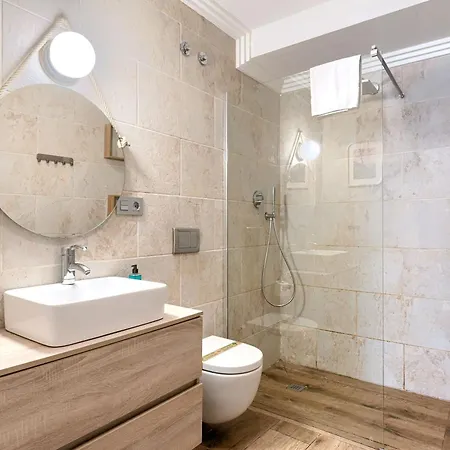 19th Comfort Flat By Next Stop Apartment *