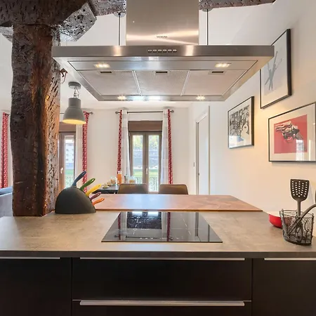 19th Comfort Flat By Next Stop Apartment *