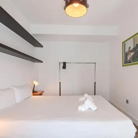 19th Comfort Flat By Next Stop *