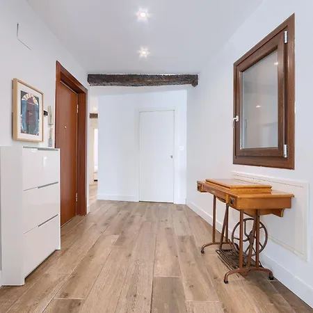 19th Comfort Flat By Next Stop Apartment